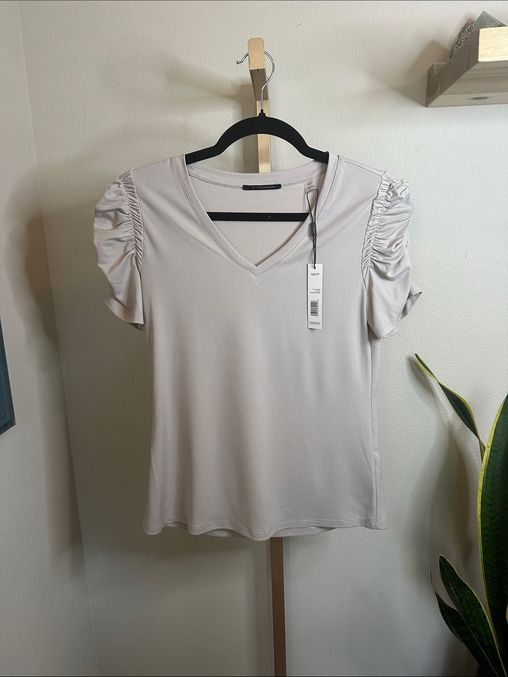 TAHARI Ruched Sleeve V-Neck Top - Light Taupe